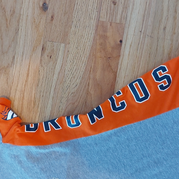 Hands High Denver Bronco Tee - Picture 4 of 13